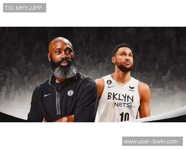 曼赞比与扬库托激烈争吵引发冲突后者将前者推倒广告牌现场惊险一幕