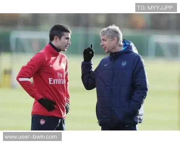 温格回忆亨利初期心态转变：我鼓励他踢中锋不必担心进球